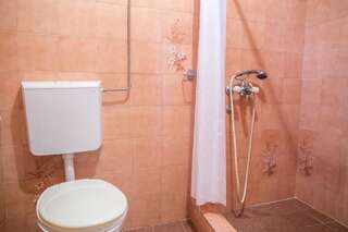 Гостевой дом Guest House Vucicevic Будва Трехместный номер с балконом-6