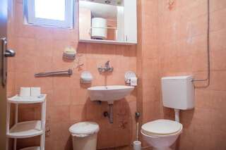 Гостевой дом Guest House Vucicevic Будва Трехместный номер с балконом-7