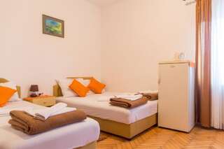 Гостевой дом Guest House Vucicevic Будва Стандартный трехместный номер-студио-2