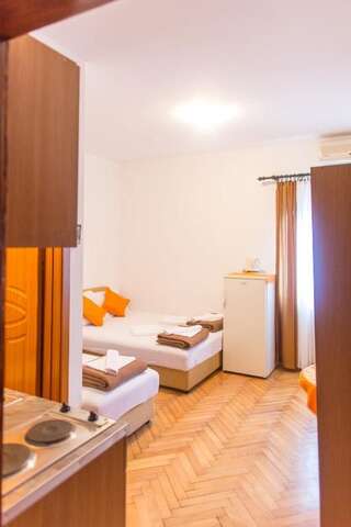 Гостевой дом Guest House Vucicevic Будва Стандартный трехместный номер-студио-7